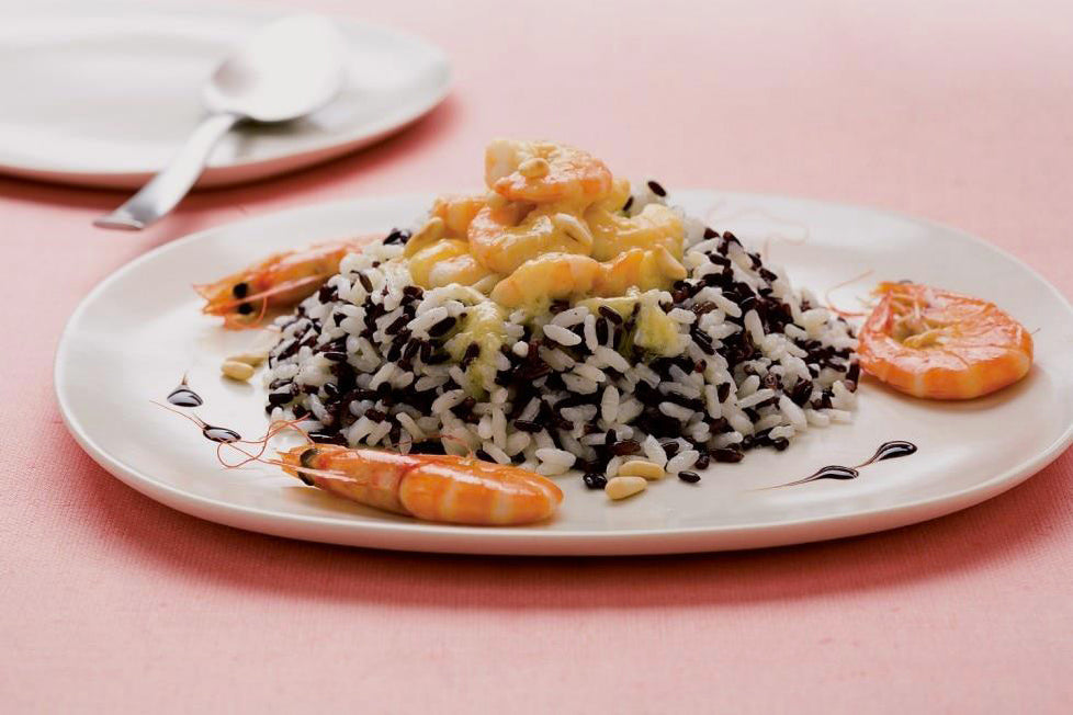 Black and white rice with balsamic prawns