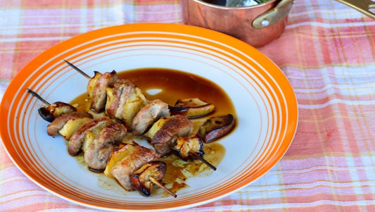 Baked pork fillet skewers with apples & balsamic vinegar of Modena