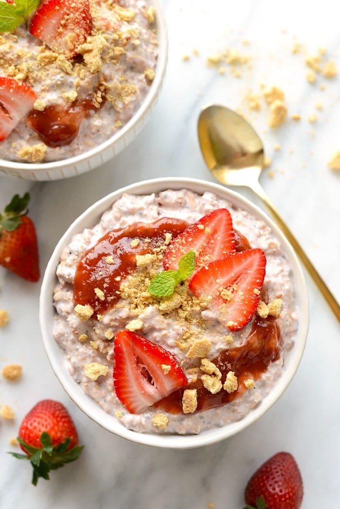 Strawberry Cheesecake with Overnight Oats